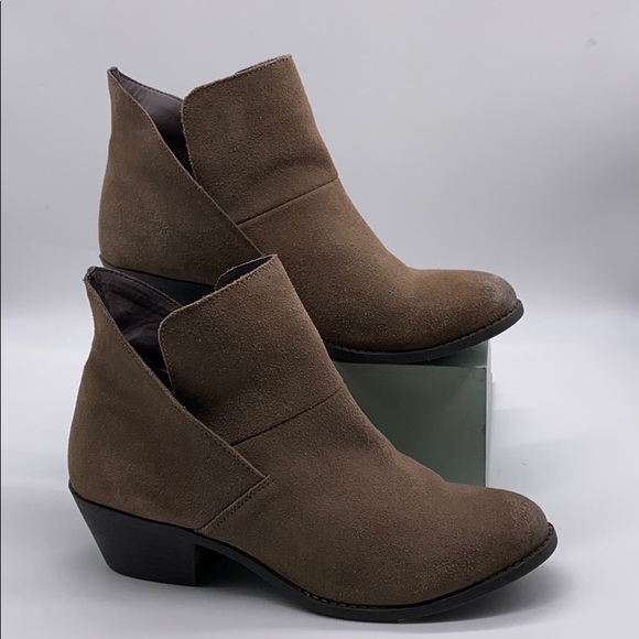 me too Shoes - 5/$15 ME TOO SUEDE ANKLE BOOTS